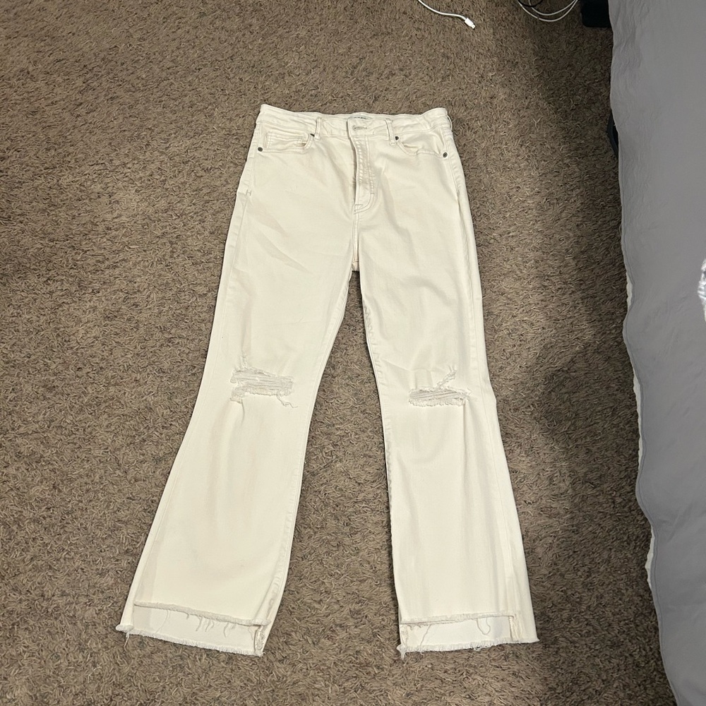Elegant Cream Distressed Women's Cropped Jeans
